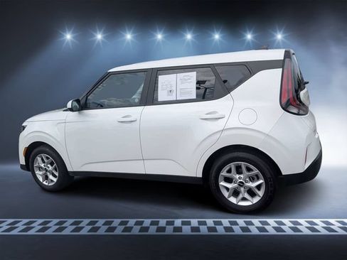 Used 2025 Kia Soul LX FWD image 5