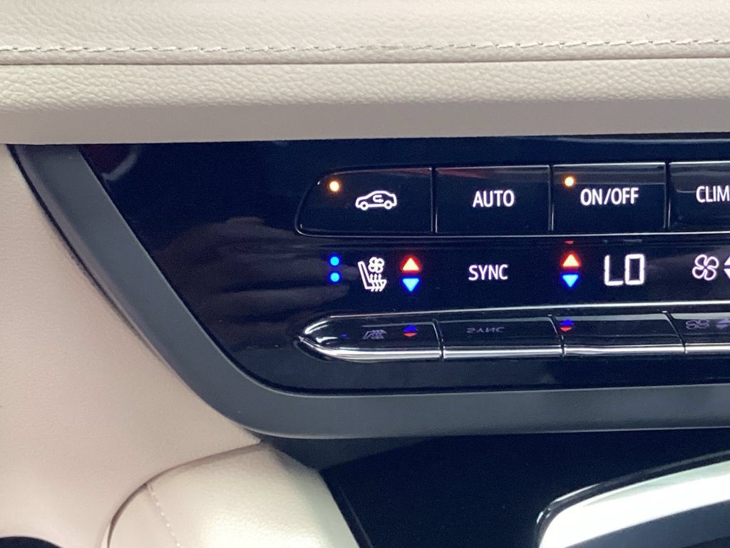 Used 2023 Buick Envision Avenir AWD/4WD image 51