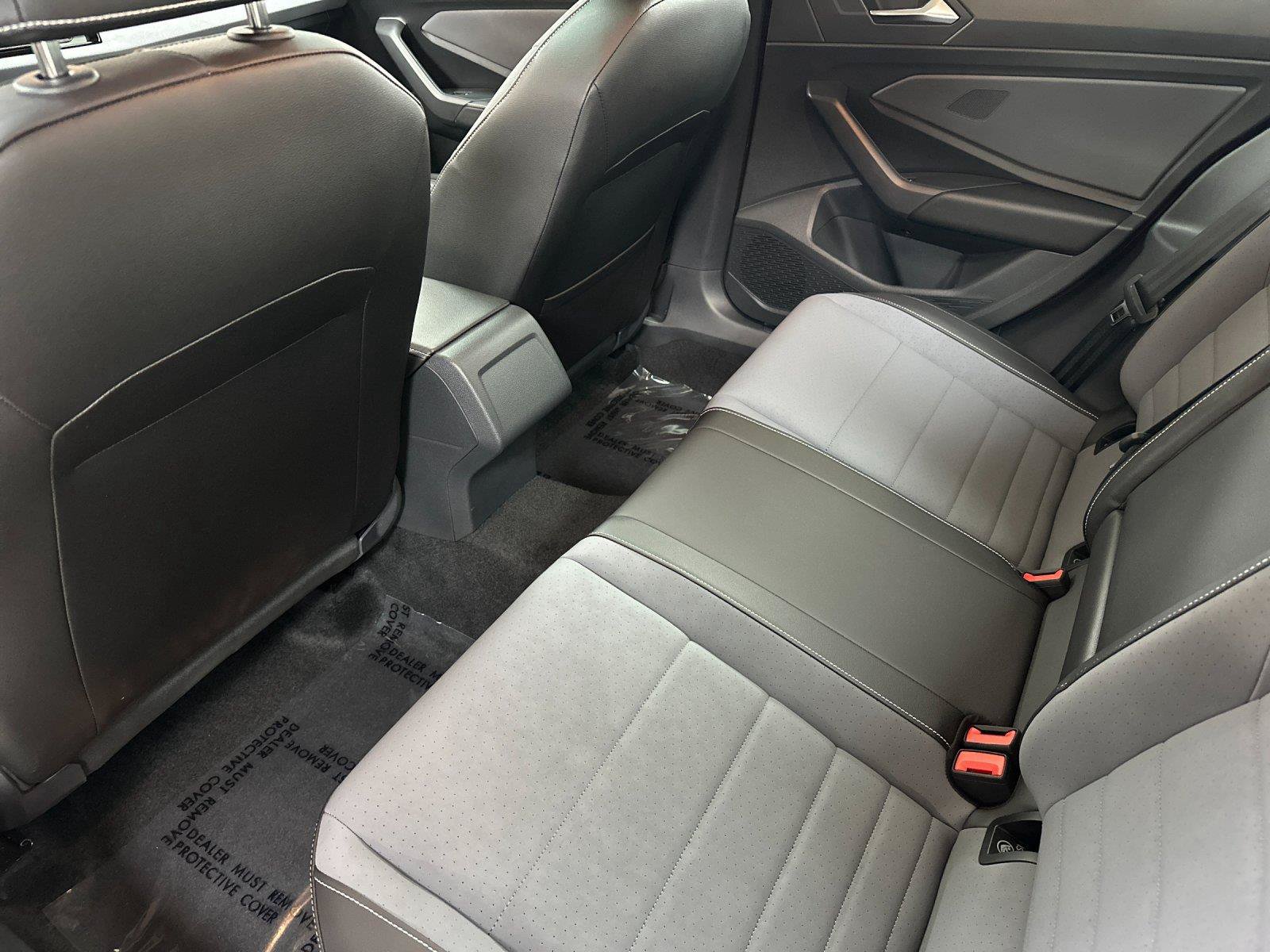 Used 2025 Volkswagen Jetta SE w/ Sunroof Package FWD image 11
