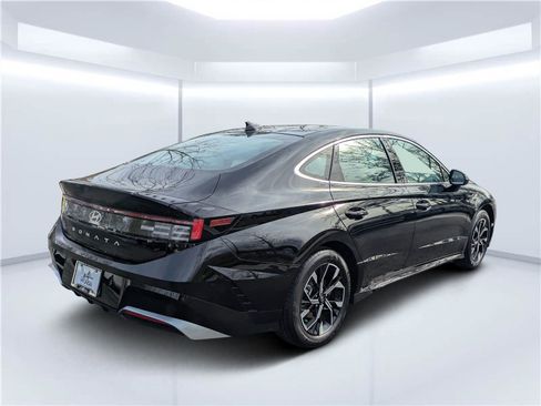 Used 2025 Hyundai Sonata SEL FWD image 3