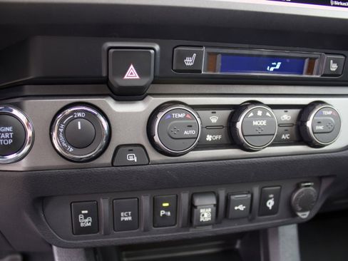 Used 2023 Toyota Tacoma TRD Off-Road w/ TRD Premium Off Road Package image 23