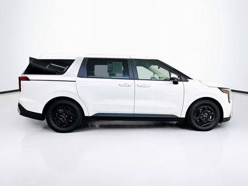 Used 2026 Kia Carnival FWD image 10