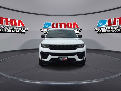 New 2026 Jeep Grand Cherokee Altitude RWD image 3
