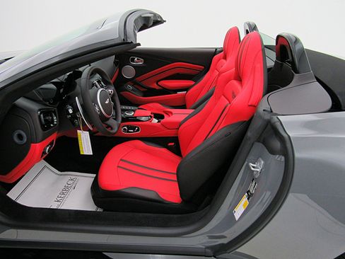 Used 2023 Aston Martin V8 Vantage Roadster image 34