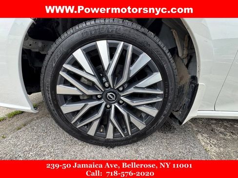Used 2024 Nissan Altima 2.5 SV w/ SV Premium Package FWD image 13