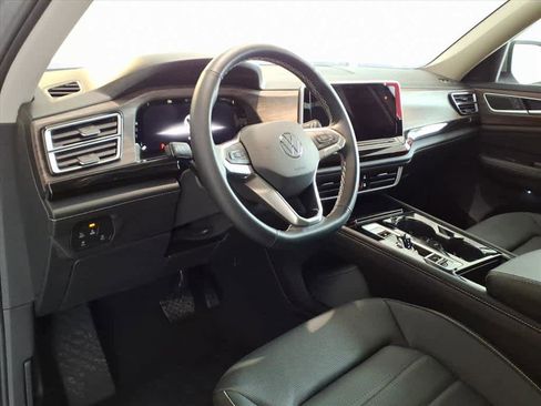 Used 2025 Volkswagen Atlas SEL image 9