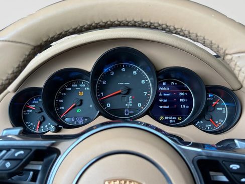 Used 2016 Porsche Cayenne AWD/4WD image 31