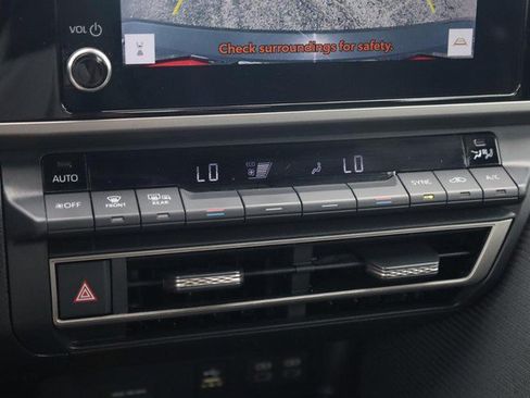 Used 2025 Toyota Camry SE FWD image 15