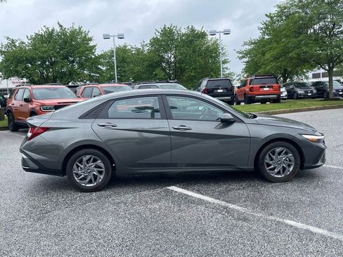 Used 2024 Hyundai Elantra SEL FWD image 4