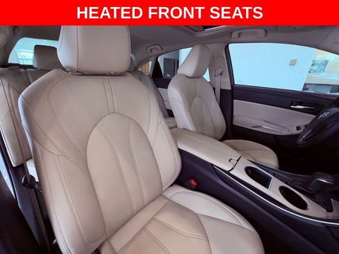 Used 2021 Toyota Avalon XLE w/ Moonroof Package image 10