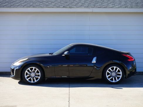 Used 2014 Nissan 370Z Coupe image 12