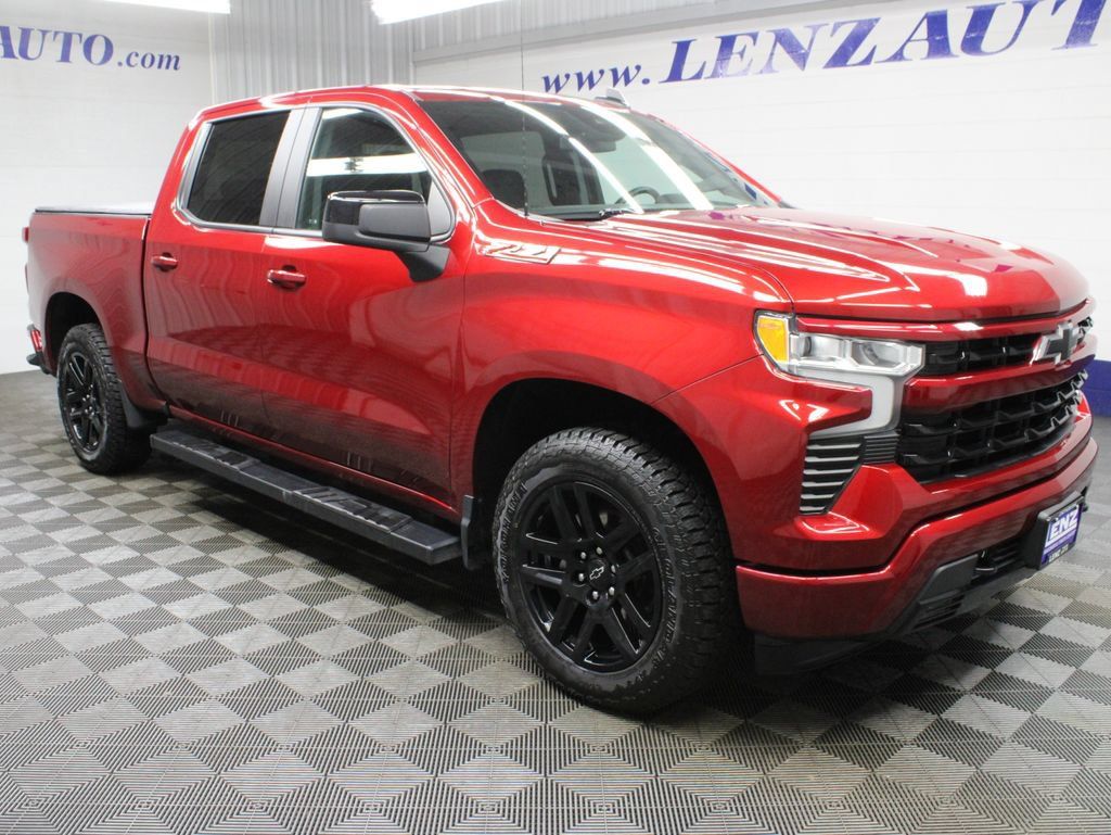 Used 2025 Chevrolet Silverado 1500 RST w/ Z71 Off-Road Package AWD/4WD image 3