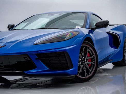 Used 2025 Chevrolet Corvette Stingray Premium Cpe w/ Z51 Performance Package RWD image 2