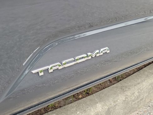 Used 2025 Toyota Tacoma SR5 AWD/4WD image 30