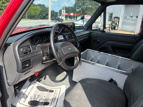 Used 1992 Ford F450 2WD Regular Cab Super Duty image 16