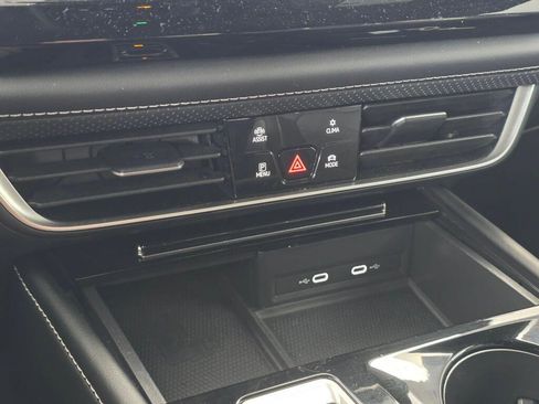 Used 2024 Volkswagen Atlas Cross Sport SE image 33