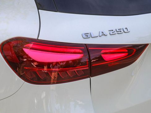 Certified 2025 Mercedes-Benz GLA 250 image 8