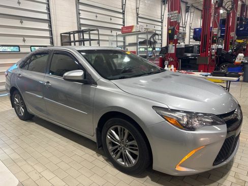 Used 2017 Toyota Camry SE image 11