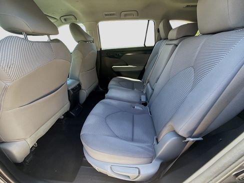 Used 2023 Toyota Highlander L FWD image 23