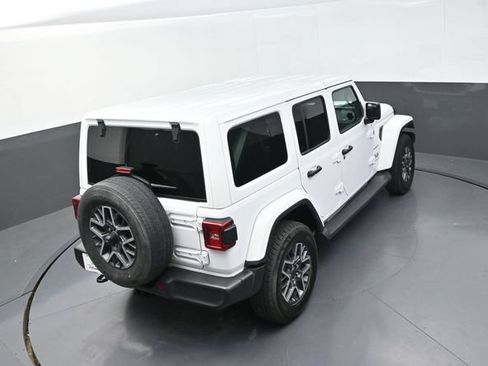 Used 2024 Jeep Wrangler Unlimited Sahara AWD/4WD image 17
