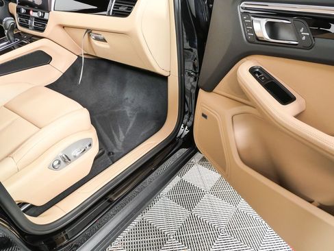 New 2026 Porsche Macan Turbo AWD/4WD image 27