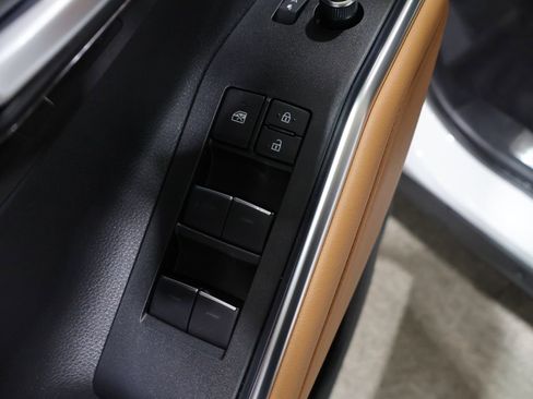 Used 2025 Toyota Highlander Platinum image 15