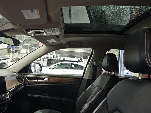 Used 2024 Volkswagen Atlas SE w/ Panoramic Sunroof Package AWD/4WD image 39