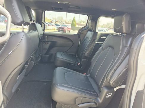 New 2026 Chrysler Pacifica Select FWD image 14