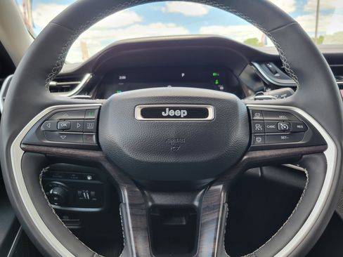 Used 2022 Jeep Grand Cherokee Limited 4xe AWD/4WD image 9