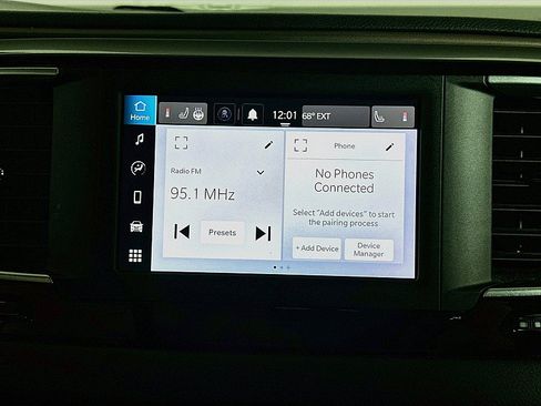 Used 2023 Chrysler Voyager LX FWD image 14