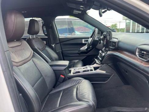 Used 2022 Ford Explorer Platinum w/ Equipment Group 601A AWD/4WD image 12