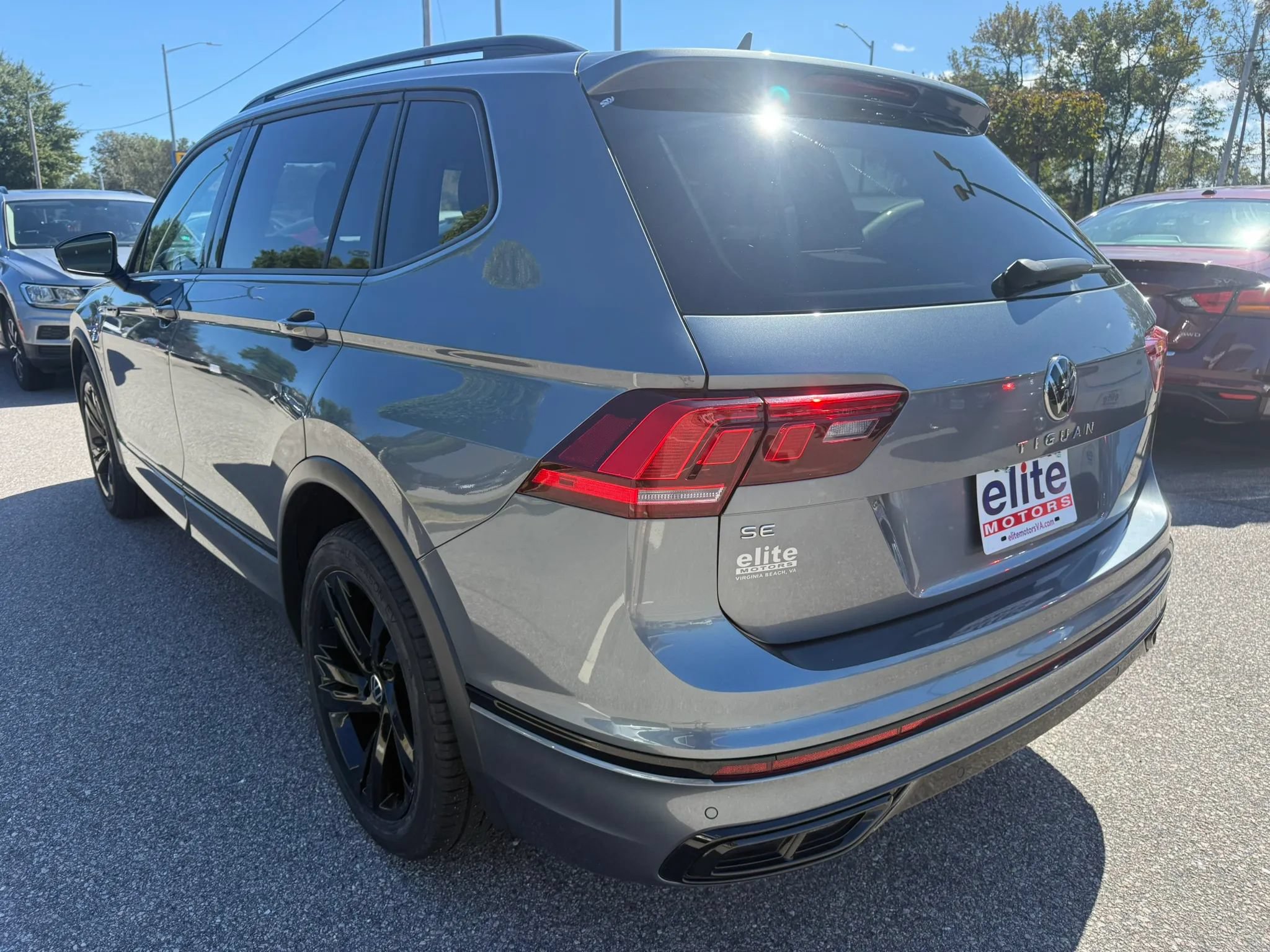 Used 2023 Volkswagen Tiguan SE R-Line FWD image 5