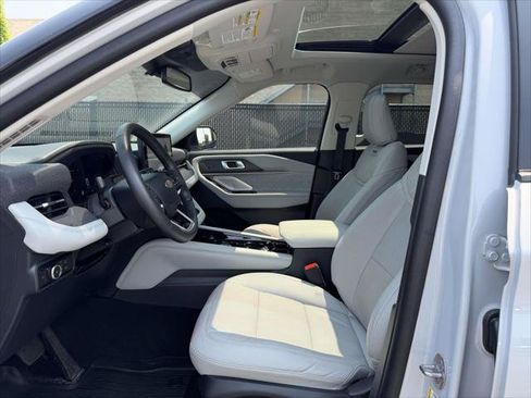 Used 2025 Ford Explorer Platinum w/ Ultimate Package AWD/4WD image 20