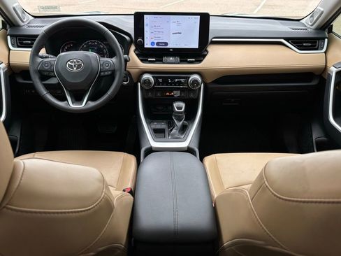 Used 2023 Toyota RAV4 XLE Premium FWD image 11