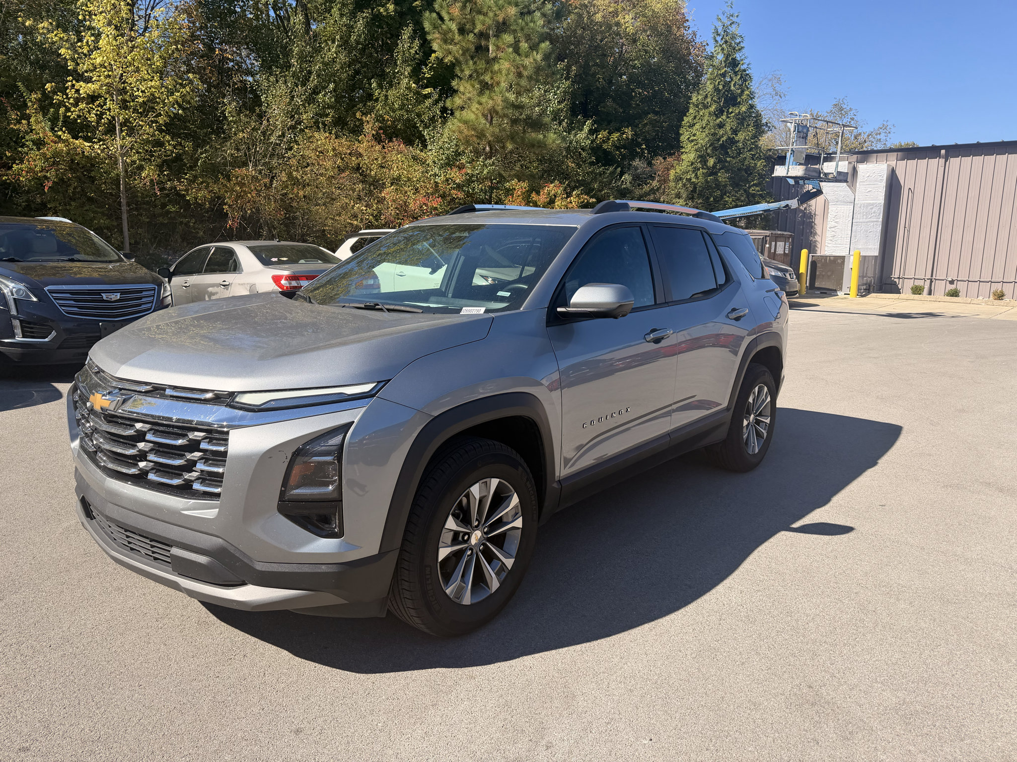 Used 2025 Chevrolet Equinox LT w/ Convenience Package II AWD/4WD image 1