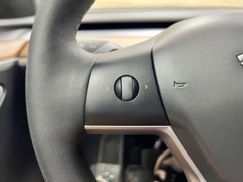Used 2025 Tesla Model Y Long Range AWD/4WD image 7