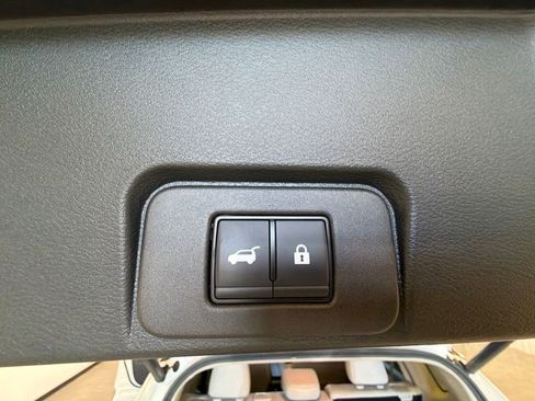 Used 2025 Nissan Rogue SL w/ Tech Package AWD/4WD image 37