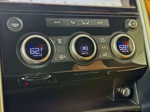 Used 2018 Land Rover Discovery HSE Luxury AWD/4WD image 18