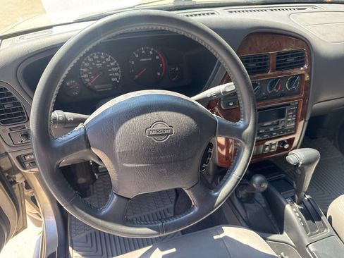 Used 1999 Nissan Pathfinder LE AWD/4WD image 25