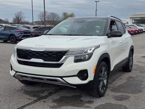 Used 2023 Kia Seltos S w/ Navigation Package image 3