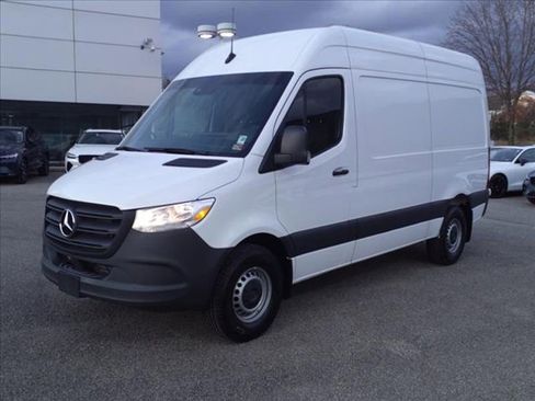 Used 2024 Mercedes-Benz Sprinter 2500 image 8