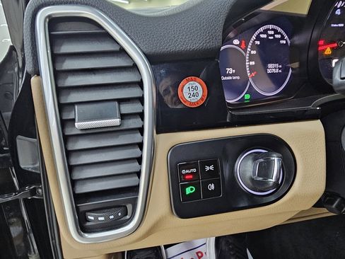 Used 2020 Porsche Cayenne image 38