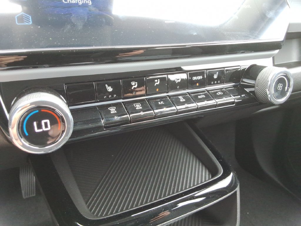 New 2027 Chevrolet Bolt LT w/ Comfort Package FWD image 29