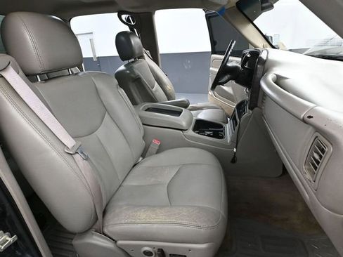 Used 2004 GMC Sierra 2500 SLT w/ Heavy-Duty Power Package image 45