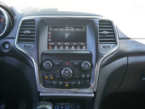 Used 2020 Jeep Grand Cherokee Laredo w/ Security & Convenience Group AWD/4WD image 24
