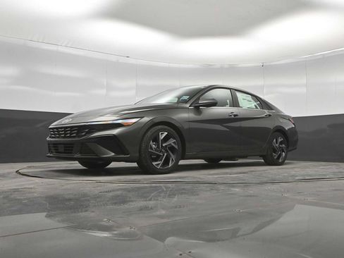 New 2026 Hyundai Elantra Limited FWD image 39