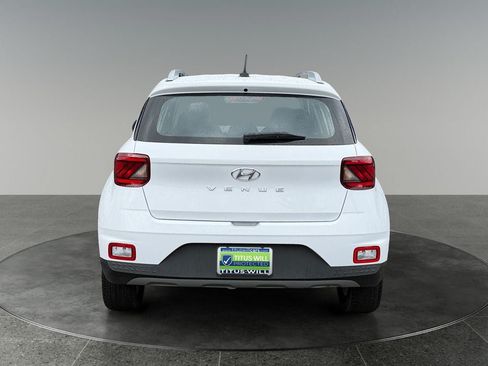Used 2025 Hyundai Venue SEL FWD image 8