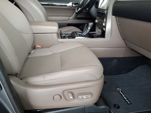 Used 2021 Lexus GX 460 Premium w/ Premium Package image 9