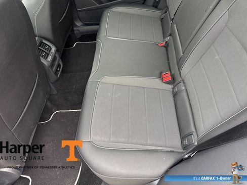 Used 2023 Volkswagen Taos SE w/ Panoramic Sunroof Package image 10