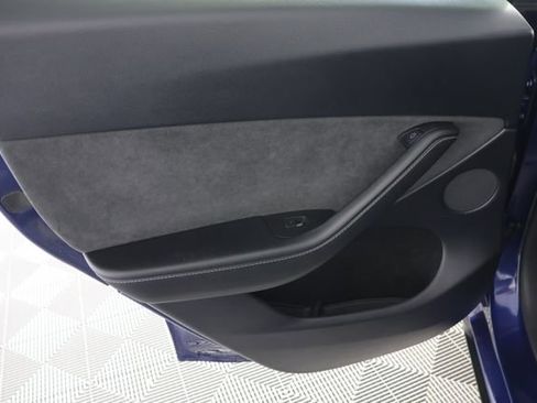 Used 2023 Tesla Model Y Long Range AWD/4WD image 25